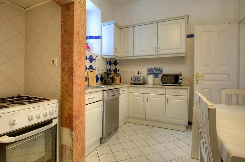 Angola 1 - 6 Bedrooms Lisbon Apartment